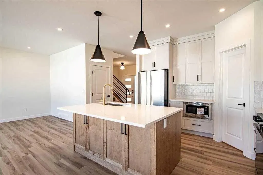 202 Livingston Close