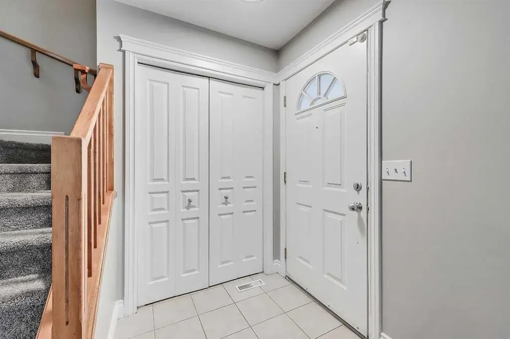 512 56 Avenue SW, #1