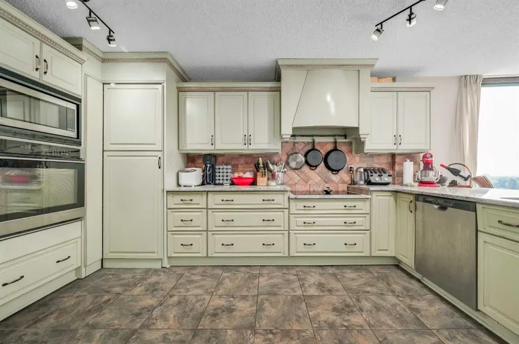 20 Coachway Road SW, #292