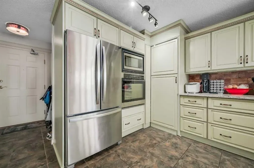20 Coachway Road SW, #292