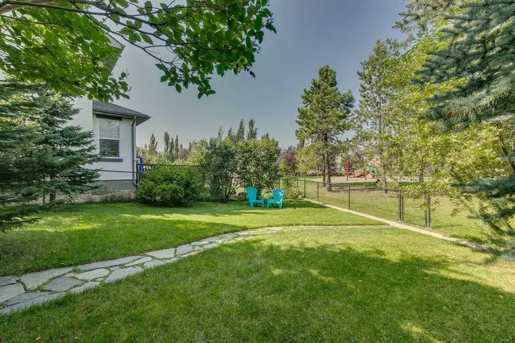 327 Cranleigh View SE