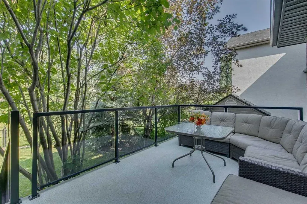 327 Cranleigh View SE