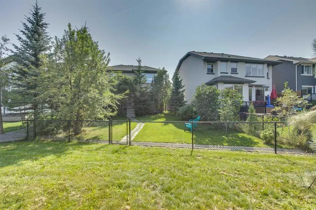 327 Cranleigh View SE
