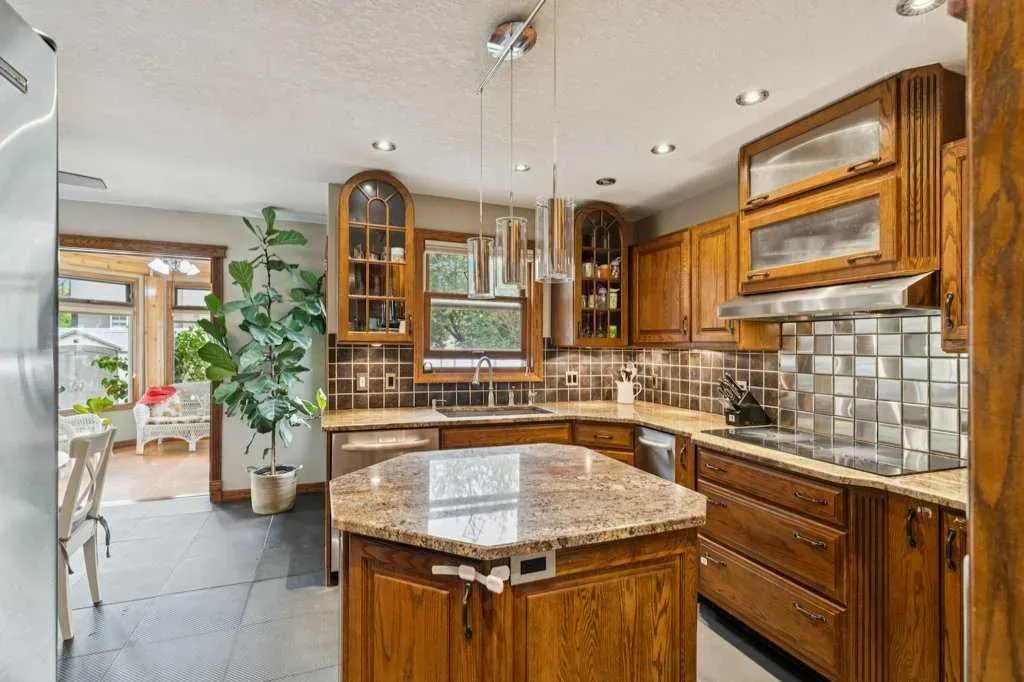 59 Sandringham Close NW