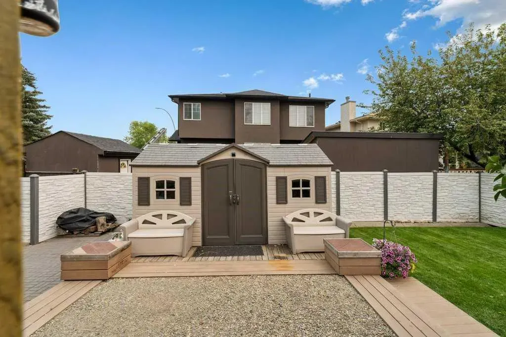 59 Sandringham Close NW