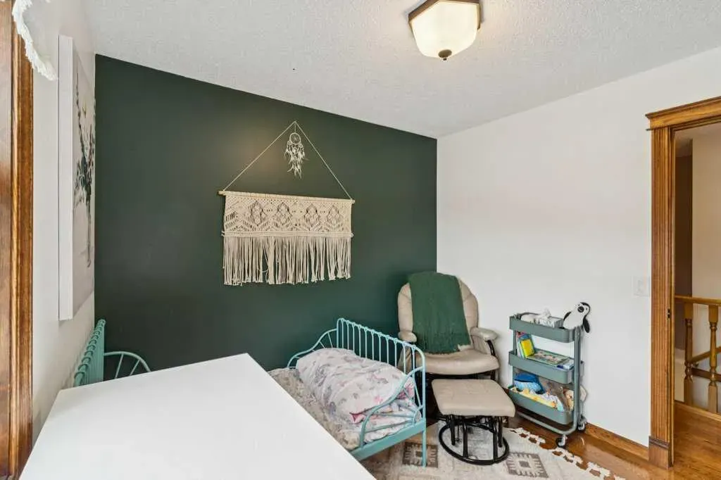 59 Sandringham Close NW