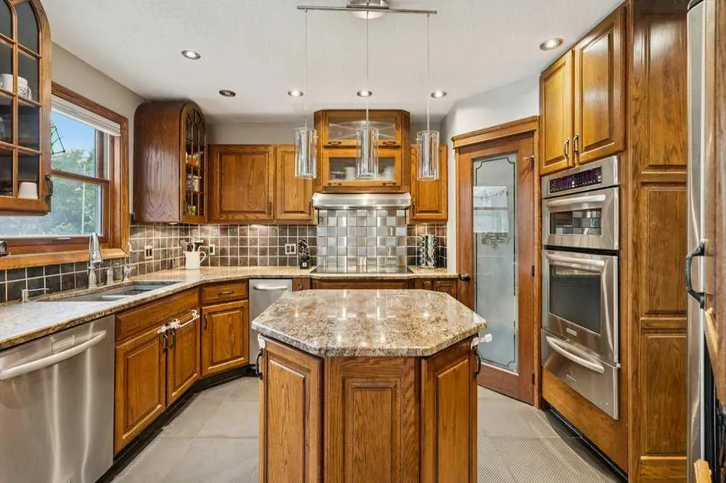 59 Sandringham Close NW