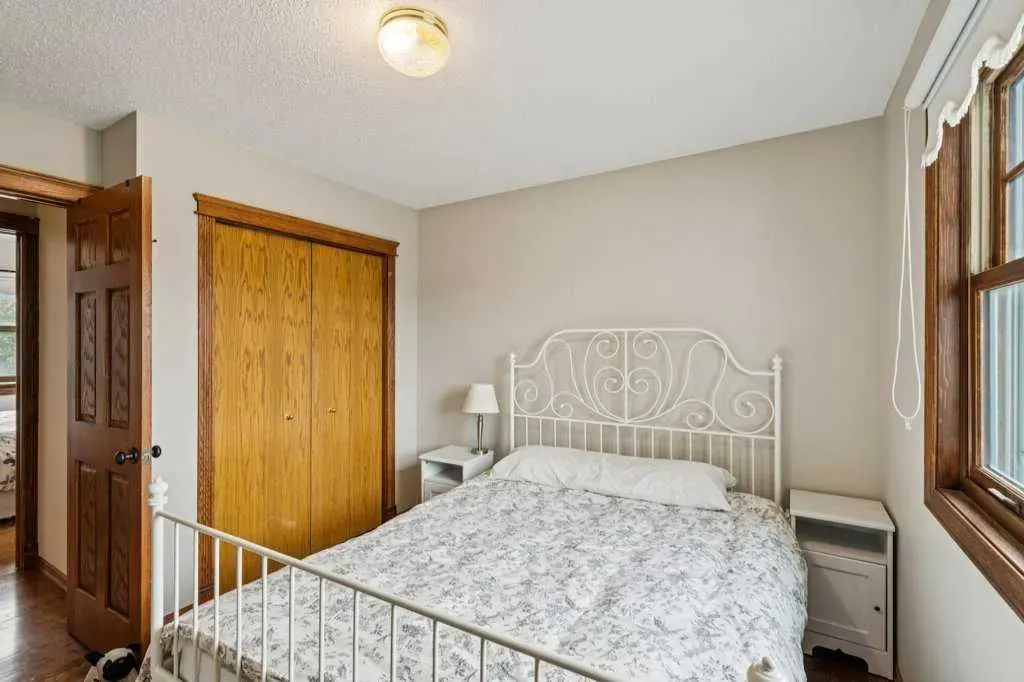 59 Sandringham Close NW