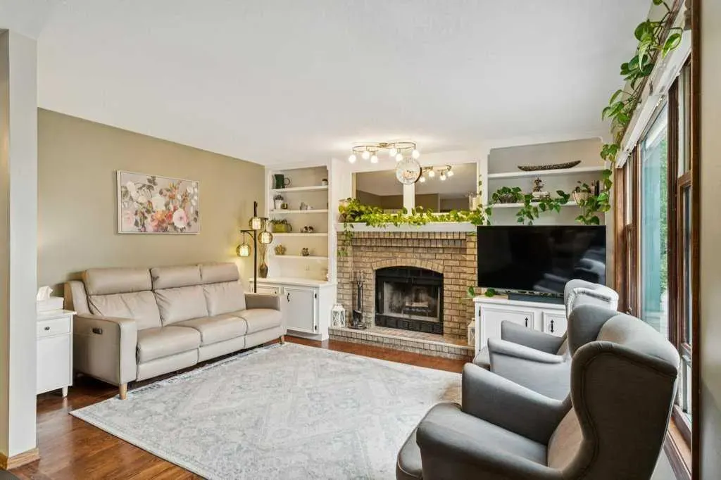 59 Sandringham Close NW