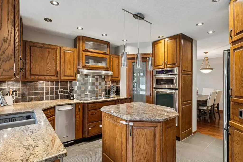59 Sandringham Close NW