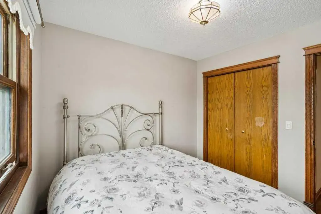 59 Sandringham Close NW