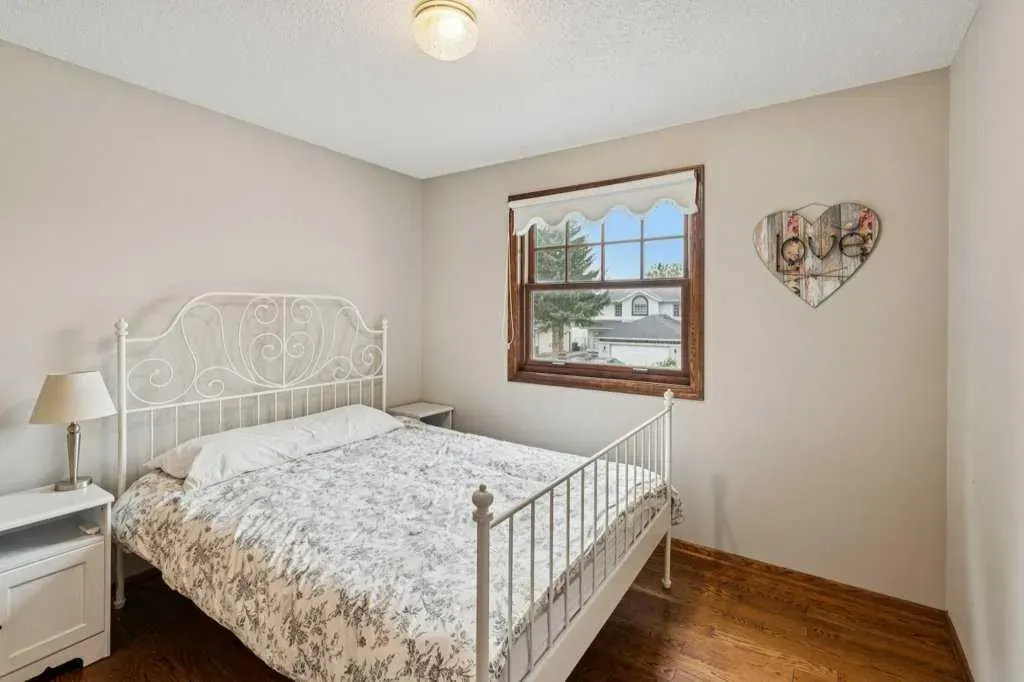 59 Sandringham Close NW