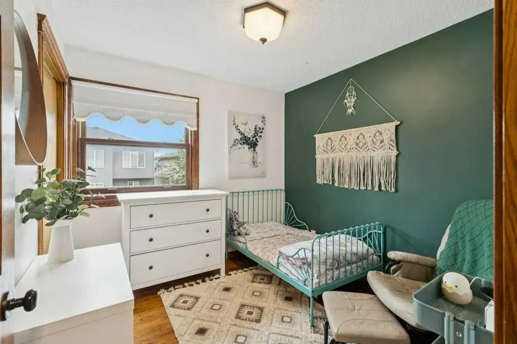 59 Sandringham Close NW