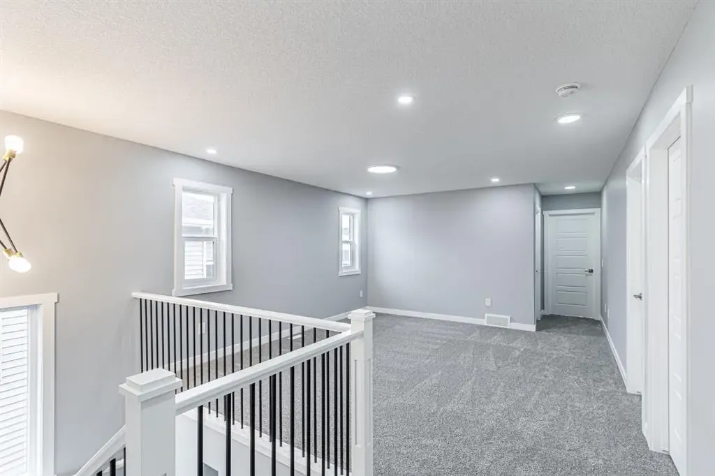 959 Corner Meadows Way NE