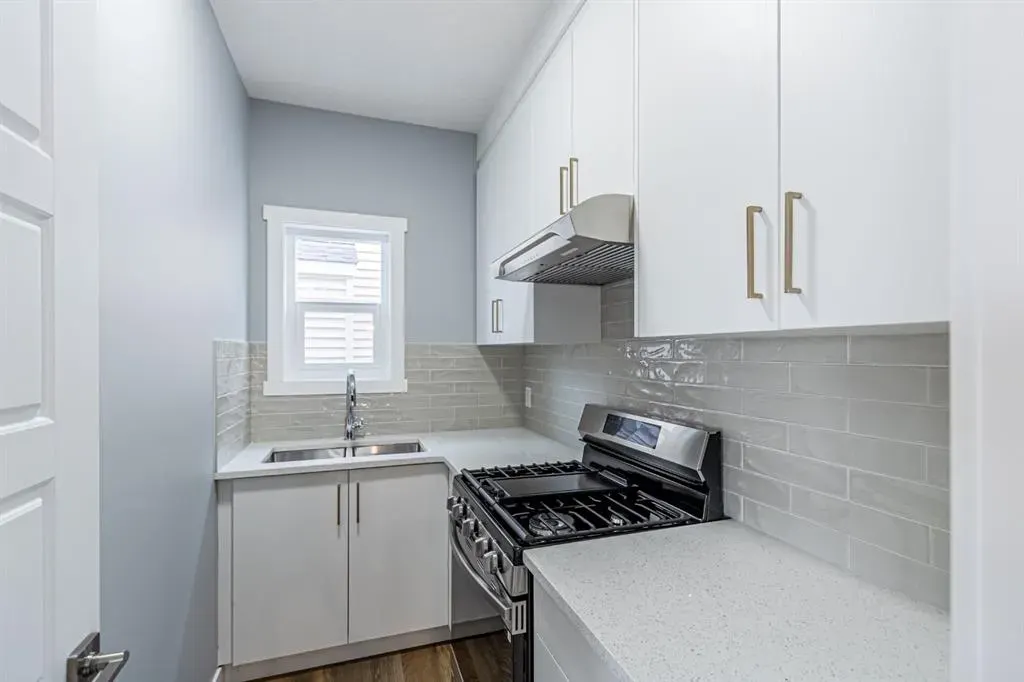 959 Corner Meadows Way NE