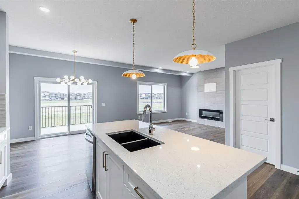 959 Corner Meadows Way NE