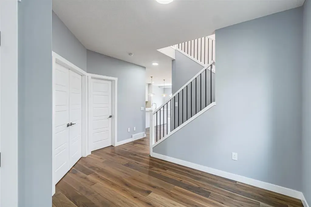 959 Corner Meadows Way NE