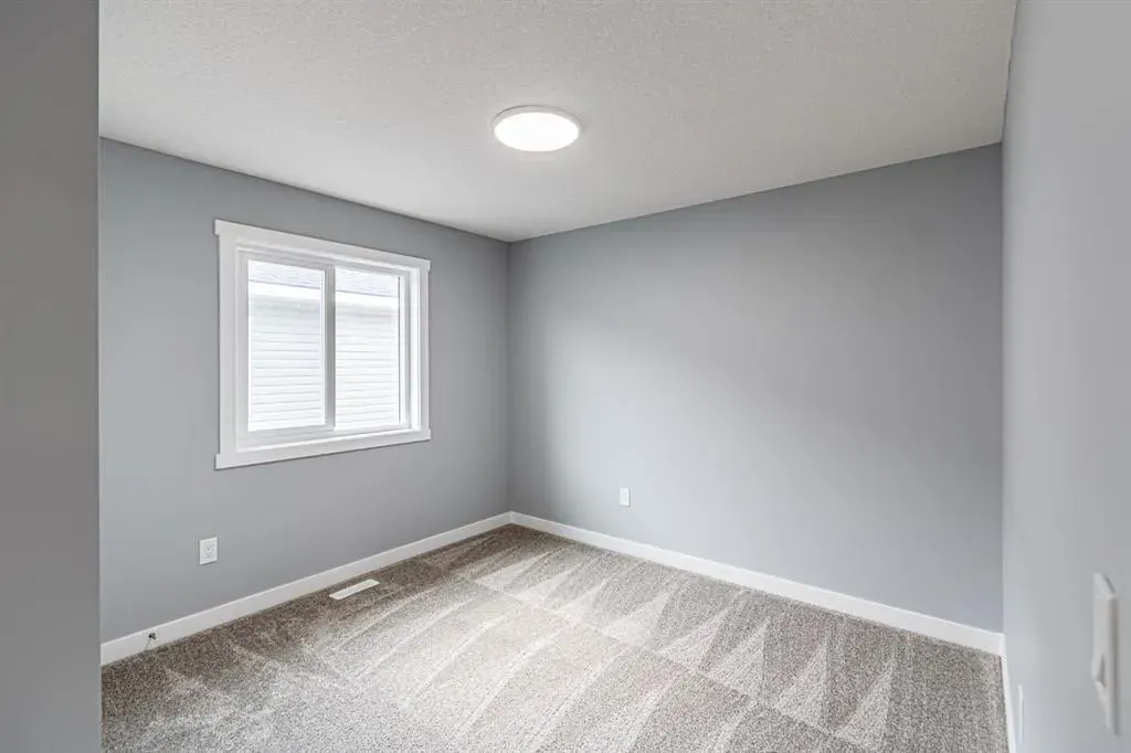 959 Corner Meadows Way NE