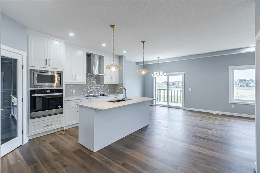 959 Corner Meadows Way NE