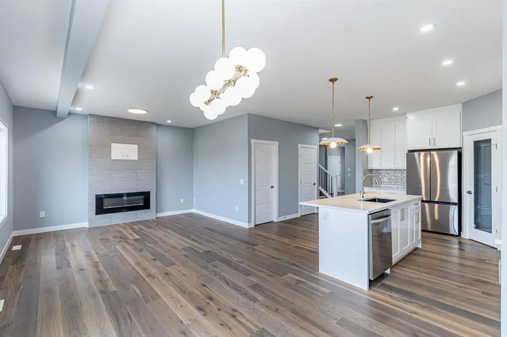 959 Corner Meadows Way NE