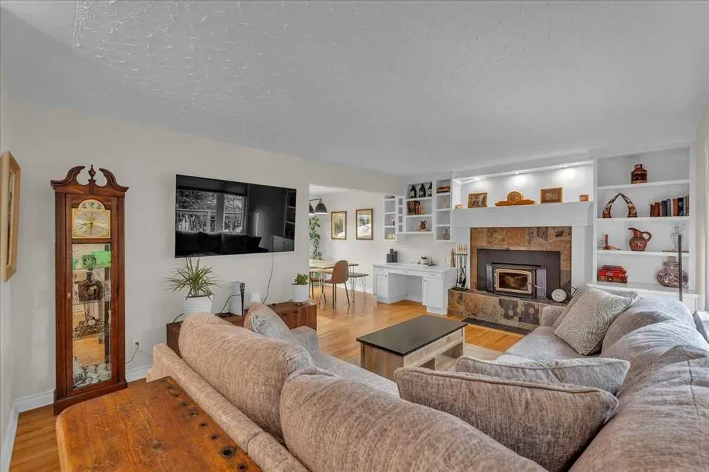 85 Warwick Drive SW