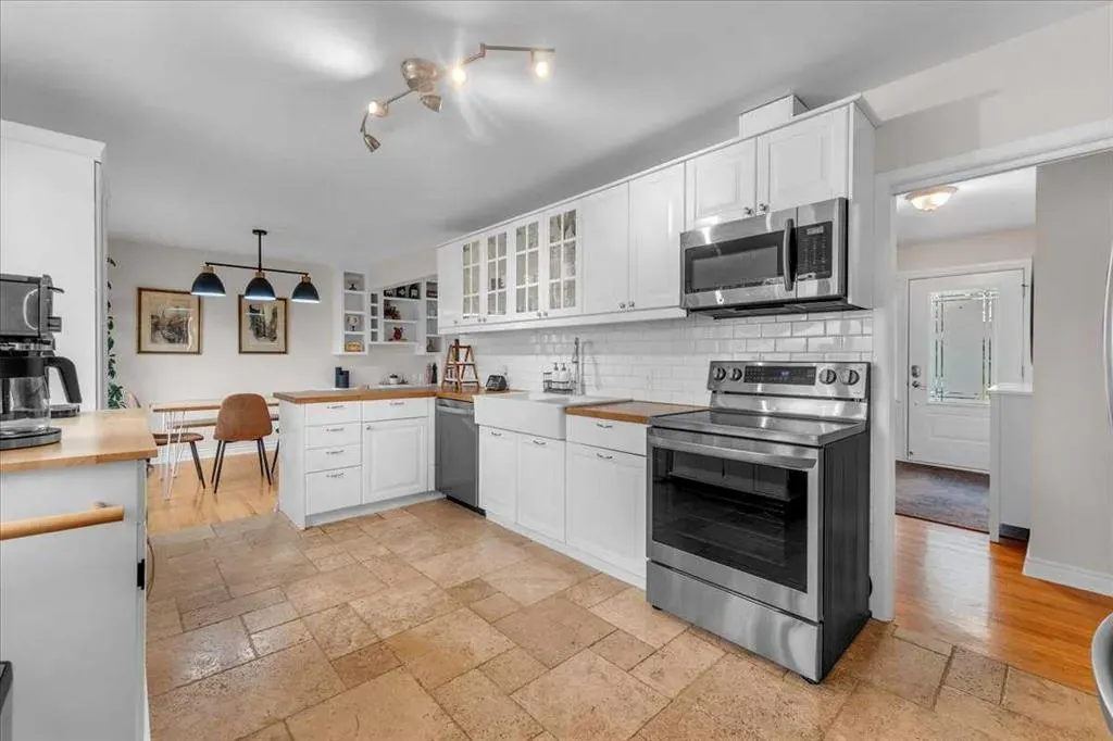 85 Warwick Drive SW