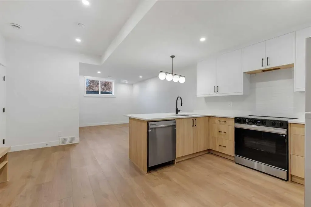 2713 Cochrane Road NW