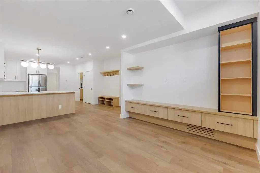 2713 Cochrane Road NW