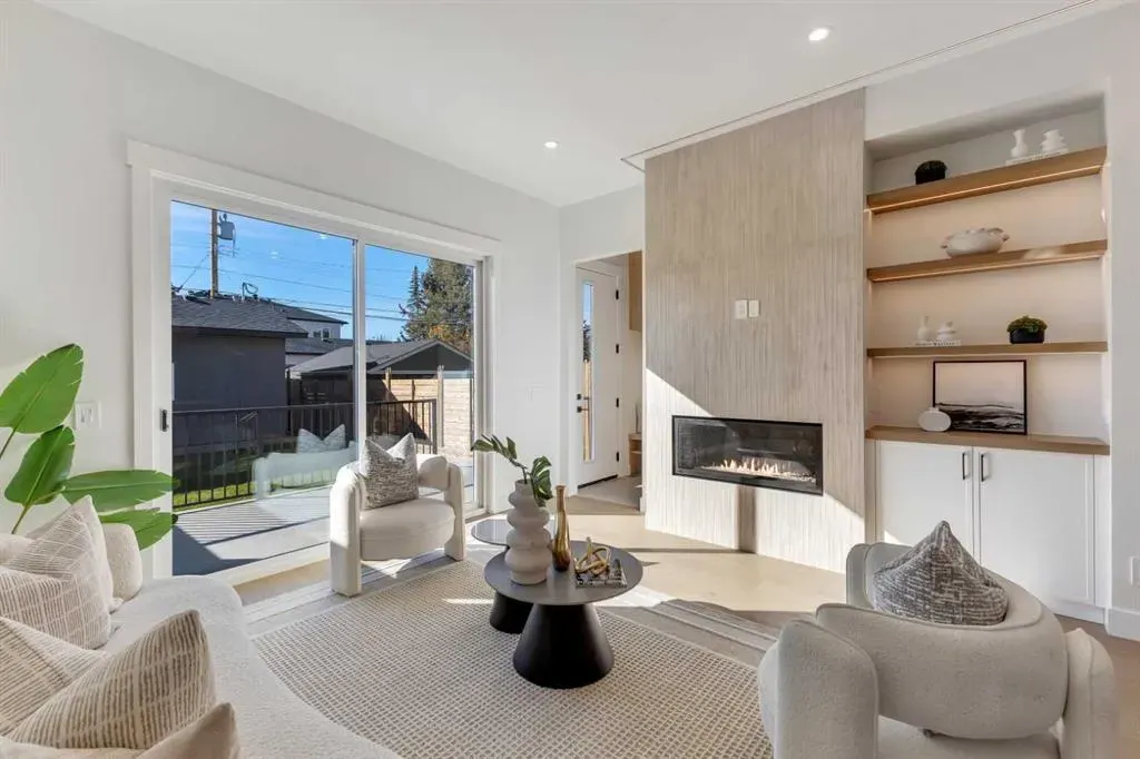 2713 Cochrane Road NW