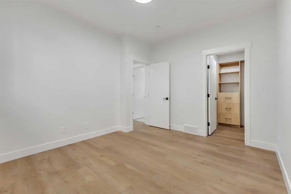 2713 Cochrane Road NW