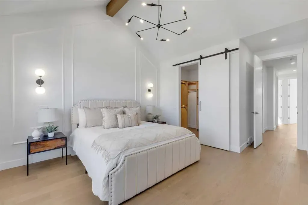 2713 Cochrane Road NW