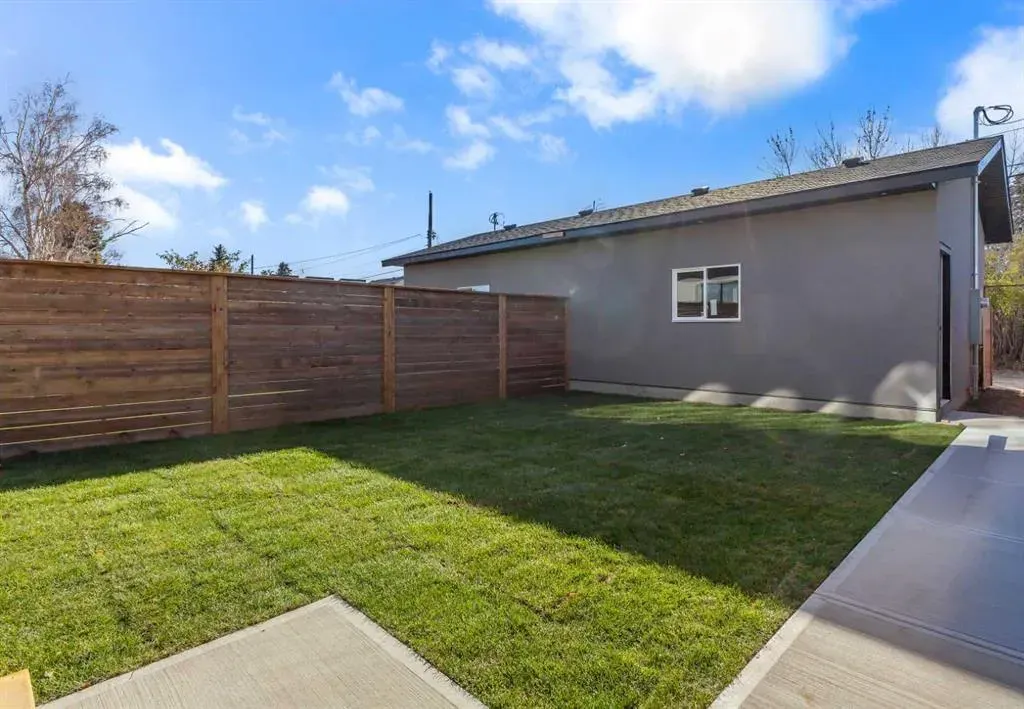 2713 Cochrane Road NW