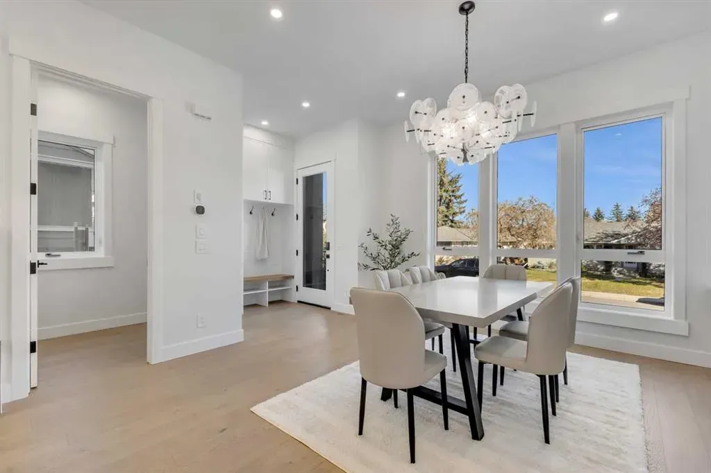 2713 Cochrane Road NW