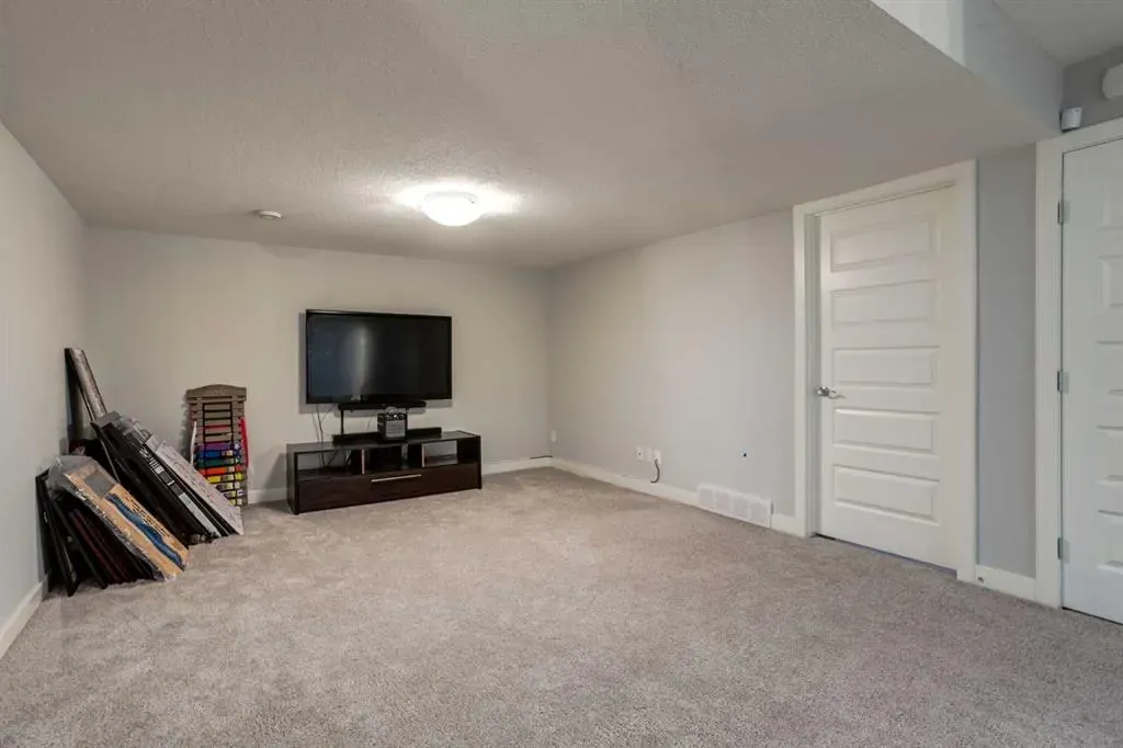 30 Nolanhurst Gardens NW