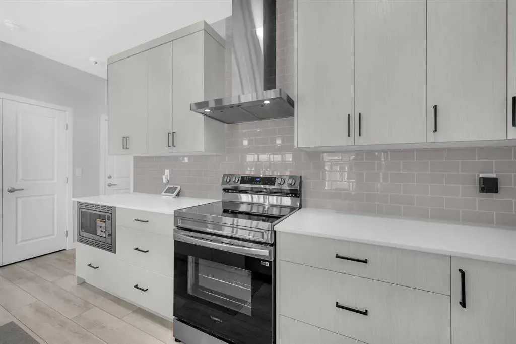 154 Silver Spruce Grove SW