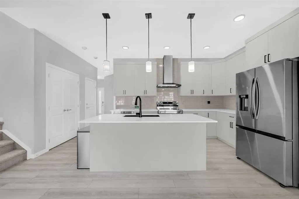 154 Silver Spruce Grove SW