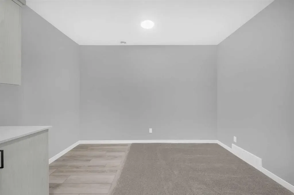154 Silver Spruce Grove SW