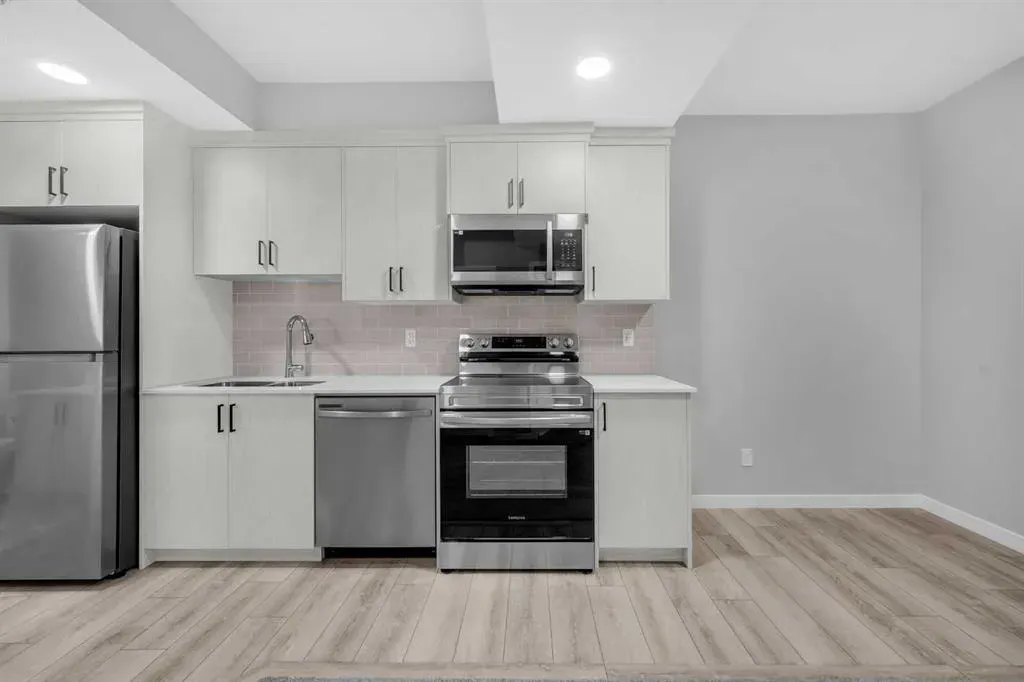 154 Silver Spruce Grove SW