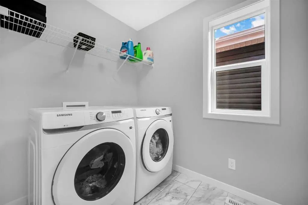 154 Silver Spruce Grove SW