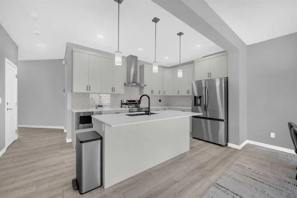 154 Silver Spruce Grove SW
