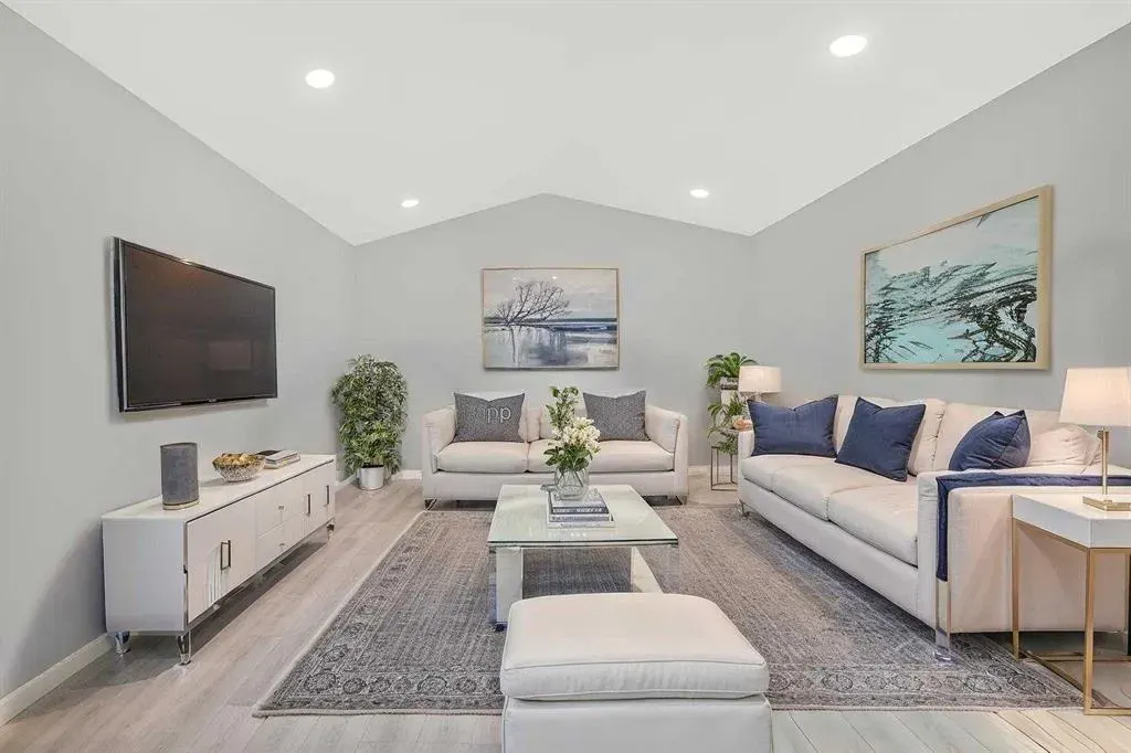 154 Silver Spruce Grove SW