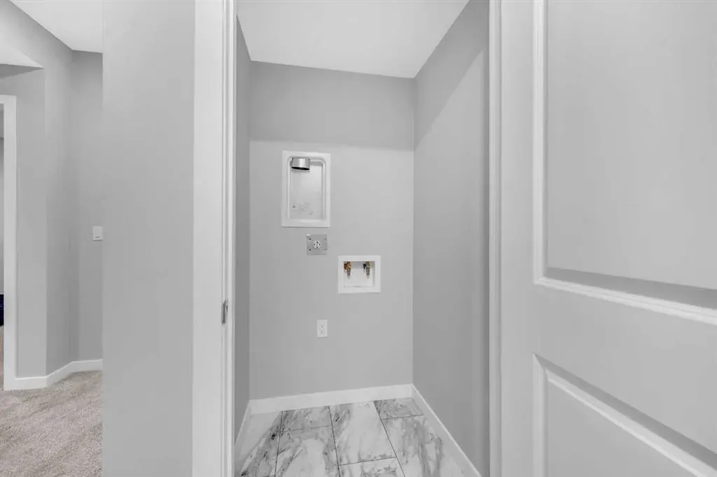 154 Silver Spruce Grove SW