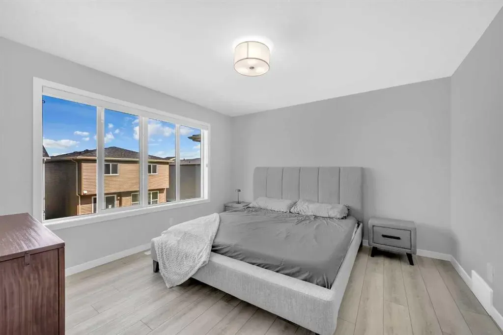 154 Silver Spruce Grove SW