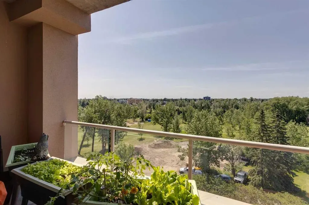 24 Hemlock Crescent SW, #3608