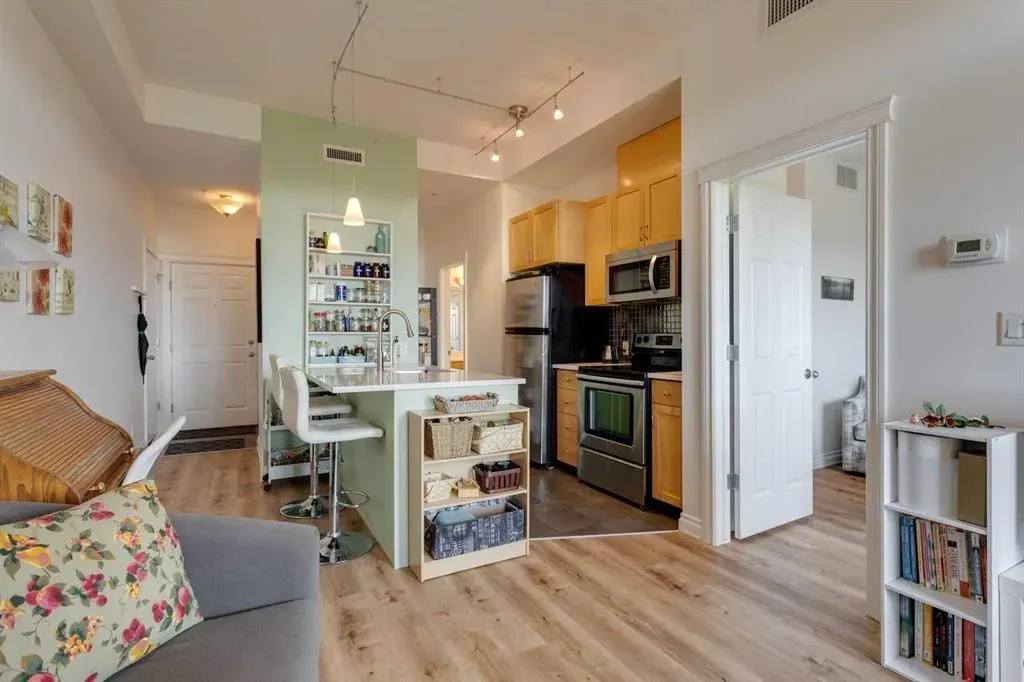 24 Hemlock Crescent SW, #3608