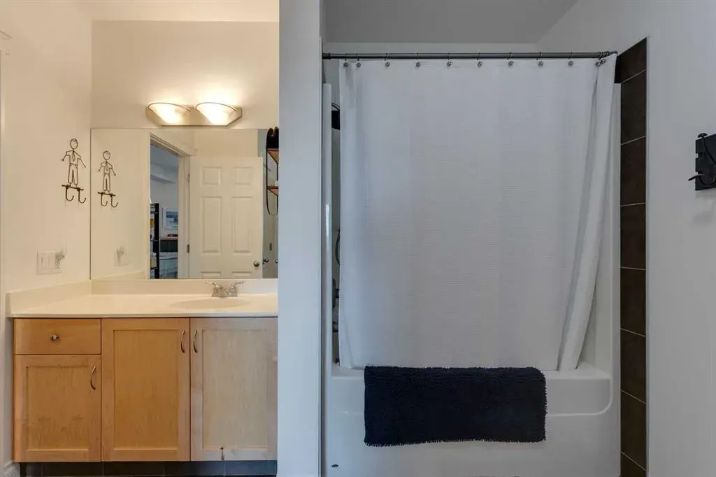 24 Hemlock Crescent SW, #3608