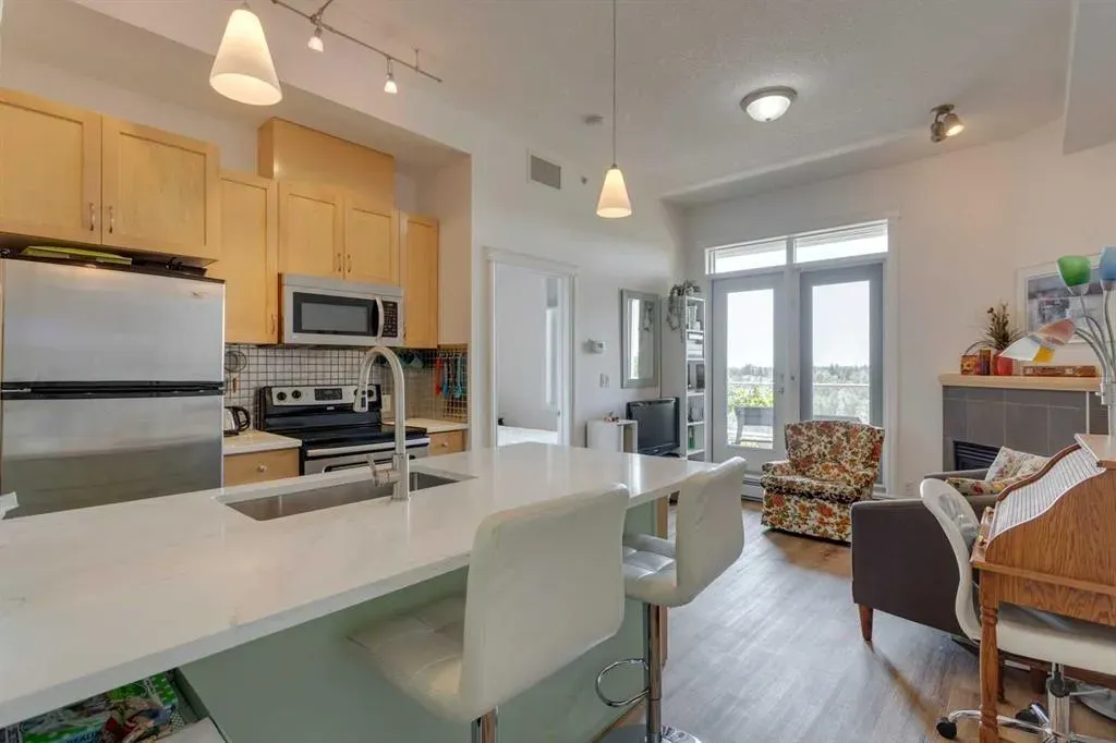 24 Hemlock Crescent SW, #3608