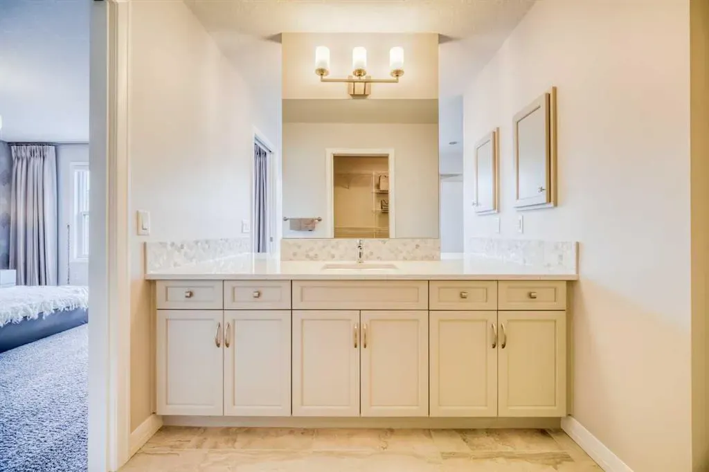 466 Evanston Way NW