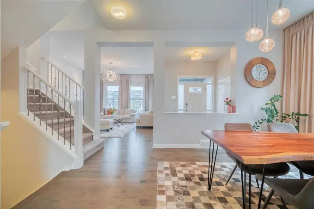 466 Evanston Way NW