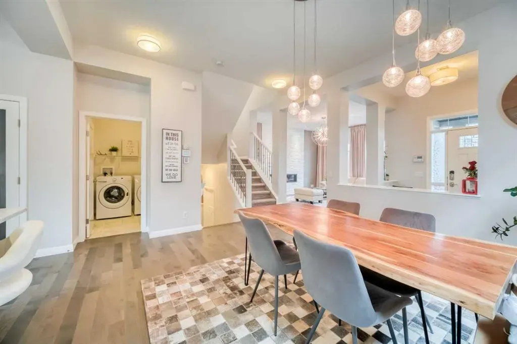 466 Evanston Way NW